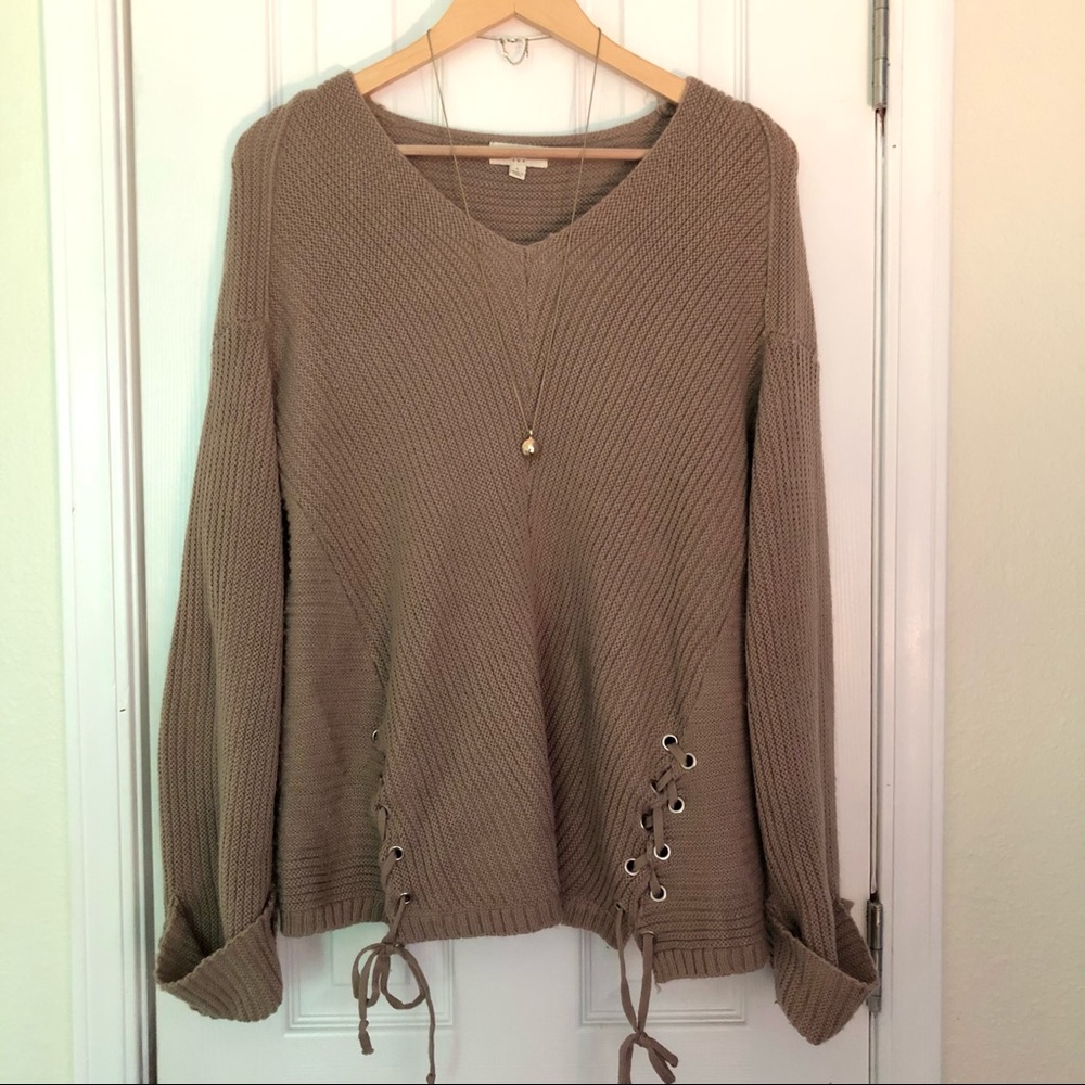 Taupe sweater with flared sleeves and laces